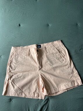 GAP women’s chino shorts